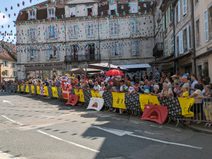 Arbois : retour en vidéo sur le passage du Tour de France