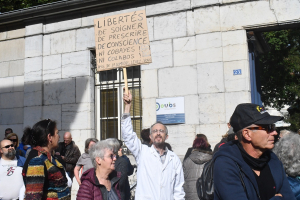 Justice : Des soignants en pleur à la sortie de l’audience