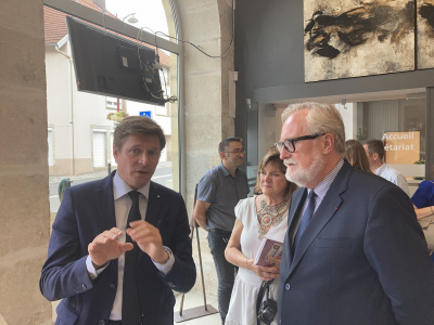 Beno&icirc;t Vuillemin (maire de Sa&ocirc;ne)  et le Pr&eacute;fet Colombet 