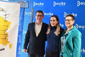 Cédric Bole (Maire de Morteau). Juliette Labous. Christine Bouquin ( Pdte du Département du Doubs) 