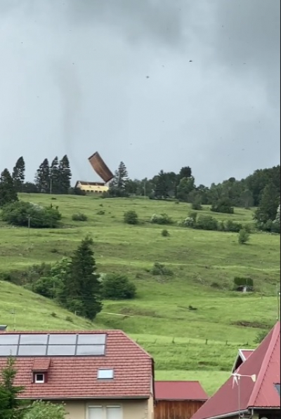 Impressionnante tornade aux Verri&egrave;res