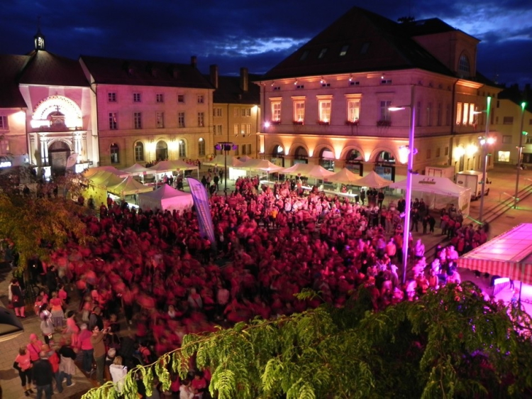 Pontarlier / Crazy Pink Run : mobilisation sant&eacute; et animations au centre‑ville.