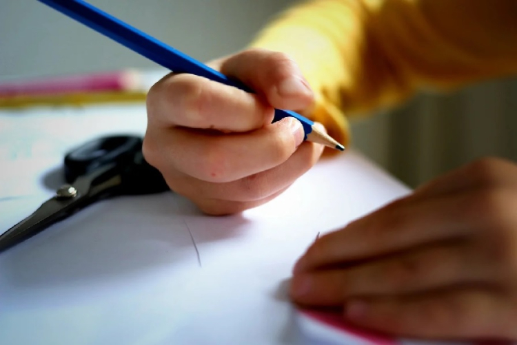 Besan&ccedil;on : les parents r&eacute;clament des &eacute;coles mieux adapt&eacute;es &agrave; la chaleur