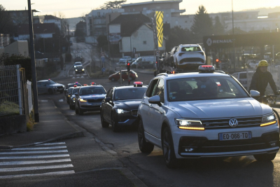 Besan&ccedil;on : une centaine de taxis mobilis&eacute;s contre la nouvelle convention de l&rsquo;Assurance Maladie