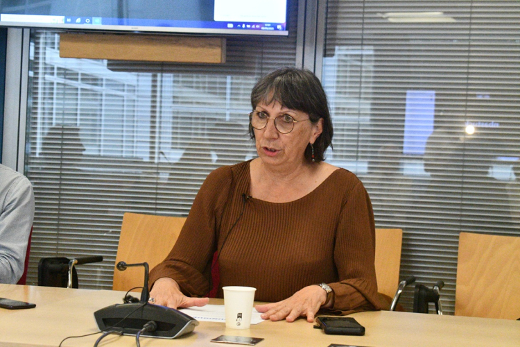 Anne Vignot salue le courage de deux agents municipaux apr&egrave;s un accident au rond-point de Pirey