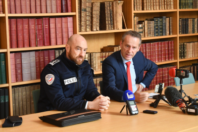 Deux &eacute;tudiants plac&eacute;s en garde &agrave; vue pour avoir vandalis&eacute; la statue de Victor Hugo &agrave; Besan&ccedil;on