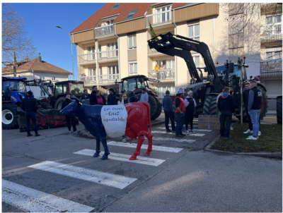 Pontarlier  : les &eacute;leveurs d&eacute;noncent les abattages syst&eacute;matiques devant la permanence d'Annie Genevard