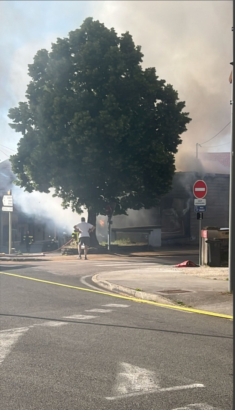 Violent incendie dans un garage moto à Amancey : un jeune homme grièvement brûlé