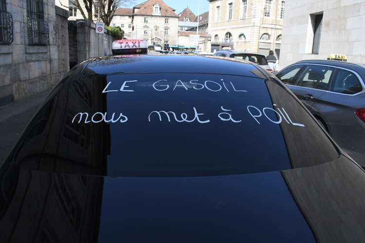 Besançon : 150 taxis venus dénoncer la hausse des prix du carburant