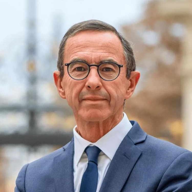 Les Républicains actent l’exclusion de six ministres, dont Annie Genevard