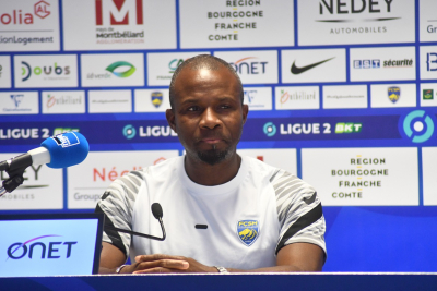 Omar Daf a chang&eacute; de maillot 