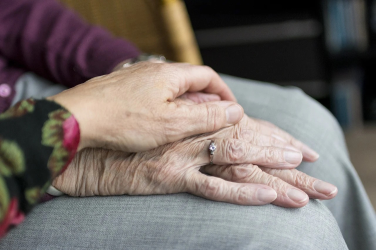 Bourgogne-Franche-Comt&eacute; : pr&egrave;s de 20 000 seniors suppl&eacute;mentaires en perte d&rsquo;autonomie d&rsquo;ici 2055