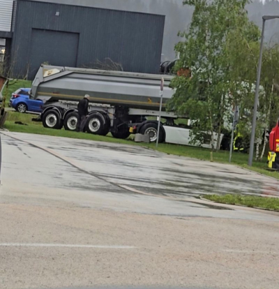 Pontarlier : un camion percute la fa&ccedil;ade d&rsquo;un commerce