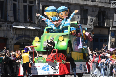 Besan&ccedil;on : des milliers de spectateurs au Carnaval