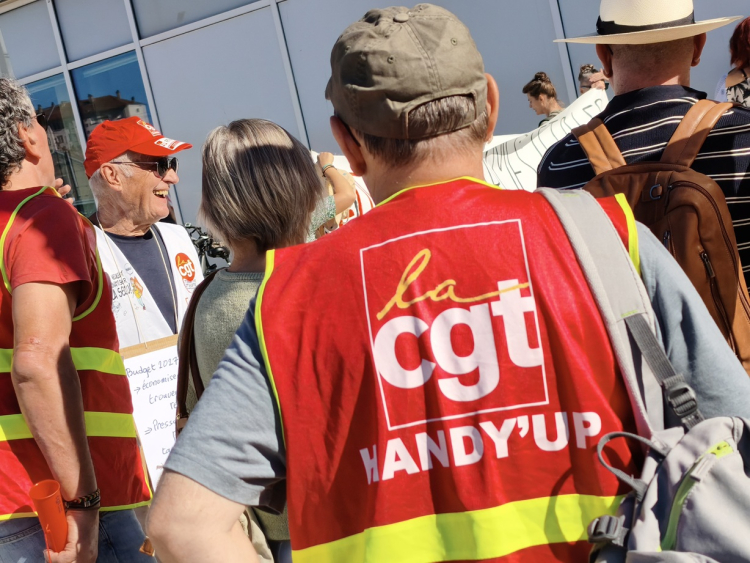 Besan&ccedil;on : les salari&eacute;s de la sant&eacute; et du social r&eacute;clament des moyens devant l&rsquo;ARS