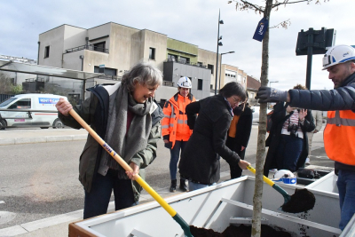 Anne Vignot et Fabienne Brauchli, &eacute;lue en charge &agrave; la Transition &eacute;cologique, aux Espaces verts et &agrave; la Biodiversit&eacute;
