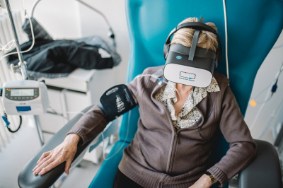 Le CHU Minjoz dot&eacute; de casques de r&eacute;alit&eacute; virtuelle : 37.000&euro; financ&eacute;s par le Cr&eacute;dit Agricole