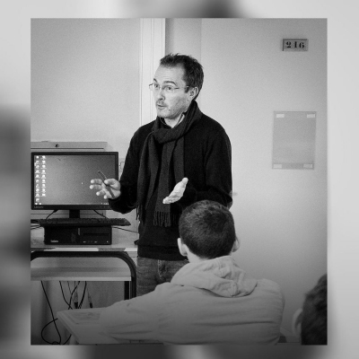 Samuel Paty a &eacute;t&eacute; assassin&eacute; le 16 octobre 2020 &agrave; Conflans-Sainte-Honorine, devant le coll&egrave;ge dans lequel il enseignait